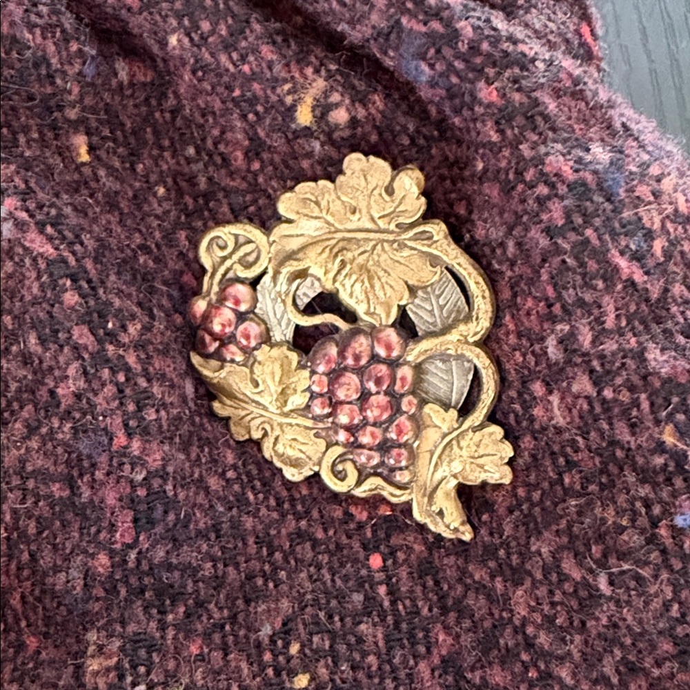 Vintage-Inspired Burgundy Tweed Clutch - Picture 5 of 6